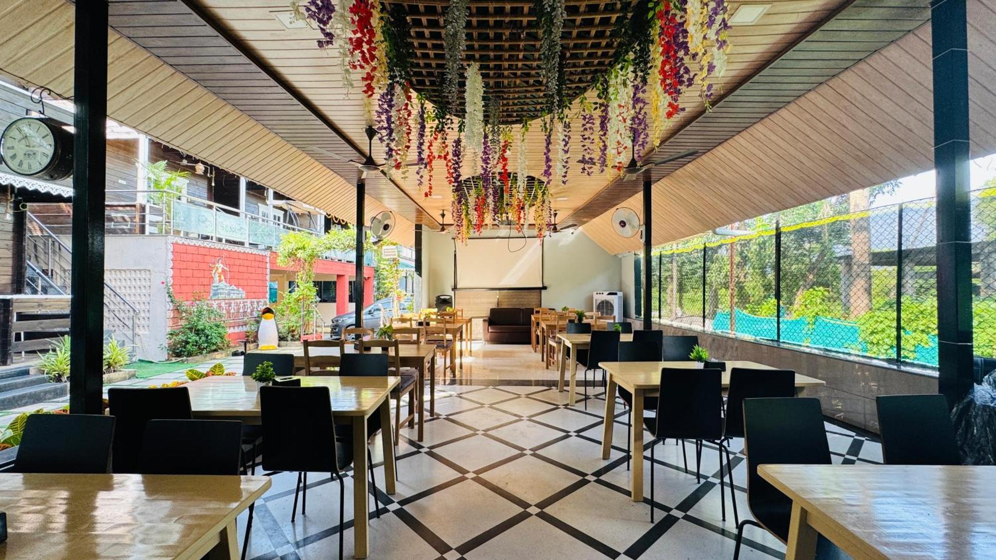 Coastal Bay Inn 阿里巴格 外观 照片