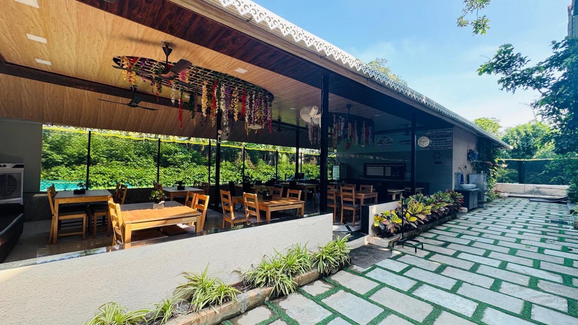 Coastal Bay Inn 阿里巴格 外观 照片