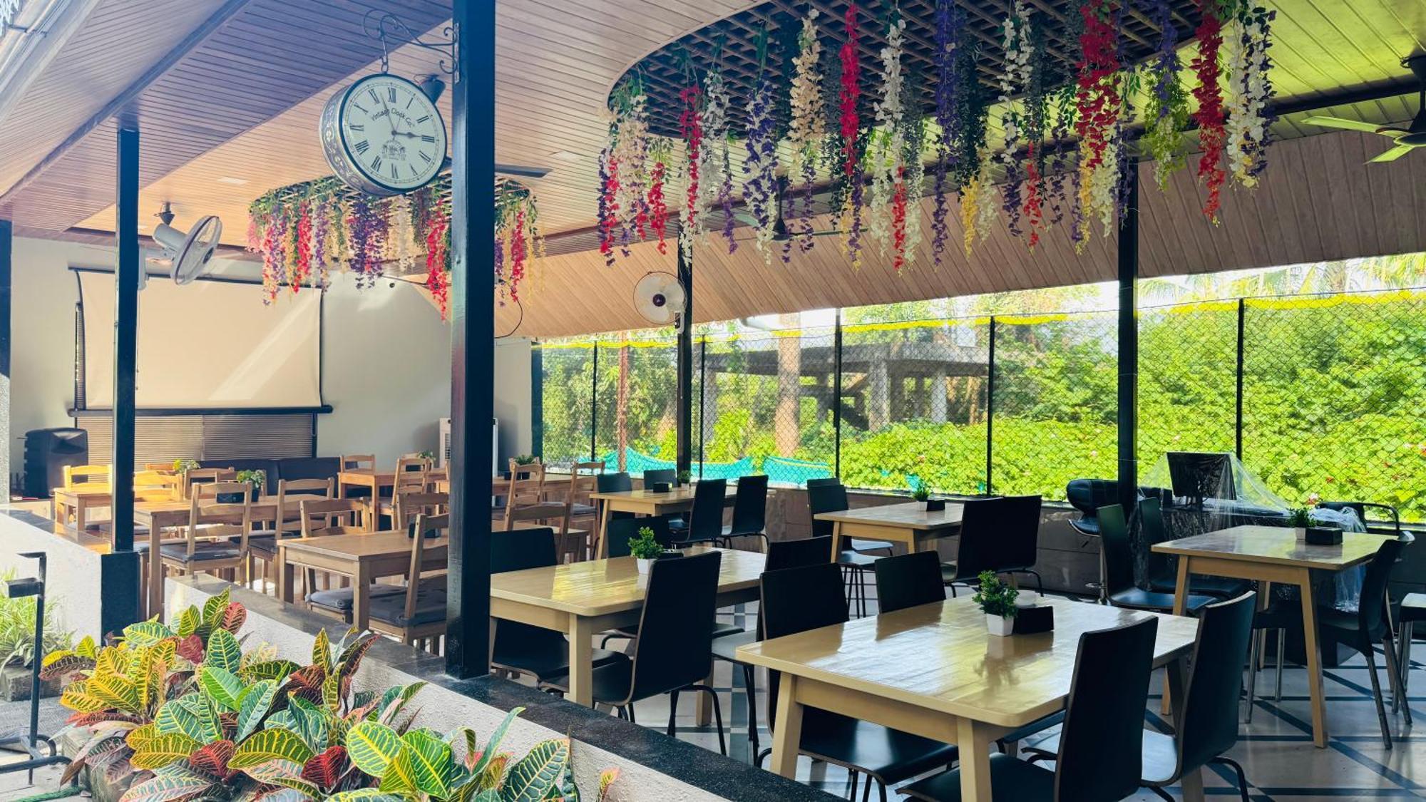 Coastal Bay Inn 阿里巴格 外观 照片