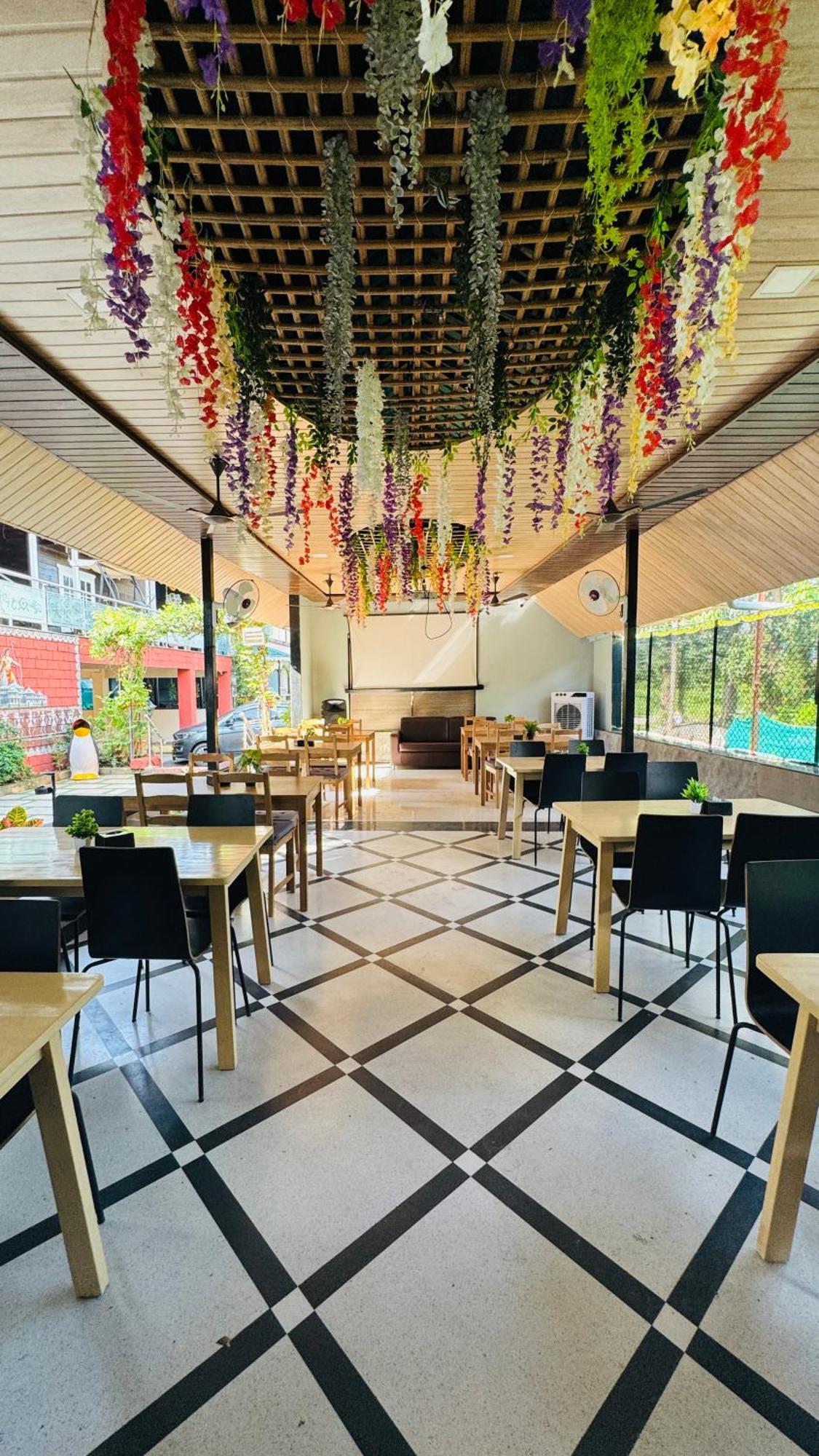 Coastal Bay Inn 阿里巴格 外观 照片